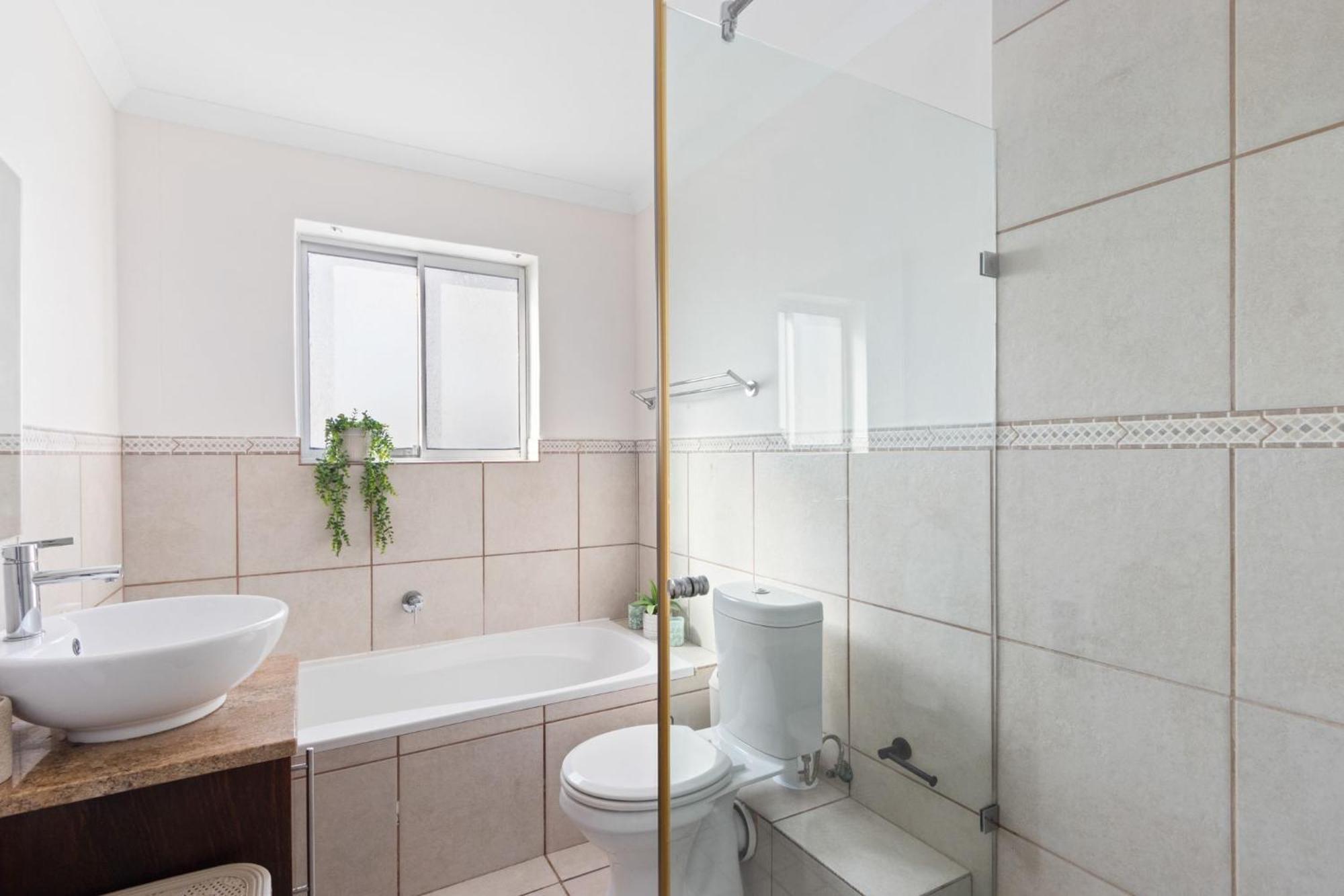 Sea Spray B309 By Host Agents * Cape Town